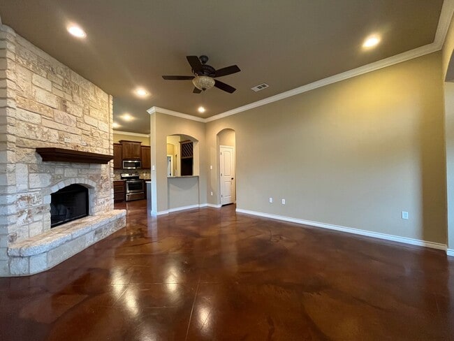 Building Photo - 3 Bedroom Single Family Home