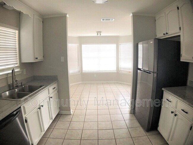 Building Photo - Single Family Home