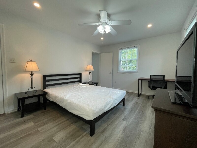 Foto principal - 4199 University Dr