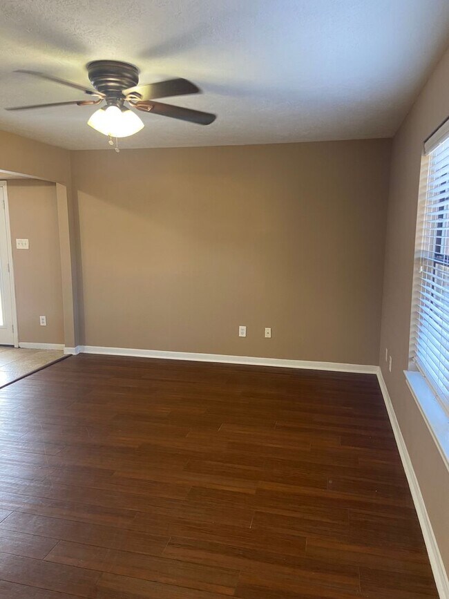 Foto del edificio - AUGUST 2026 PRE-LEASE Wonderful 3 Bed, 3 B...