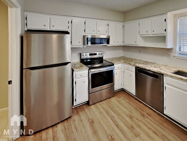 Building Photo - 383 Huntington Ridge Dr