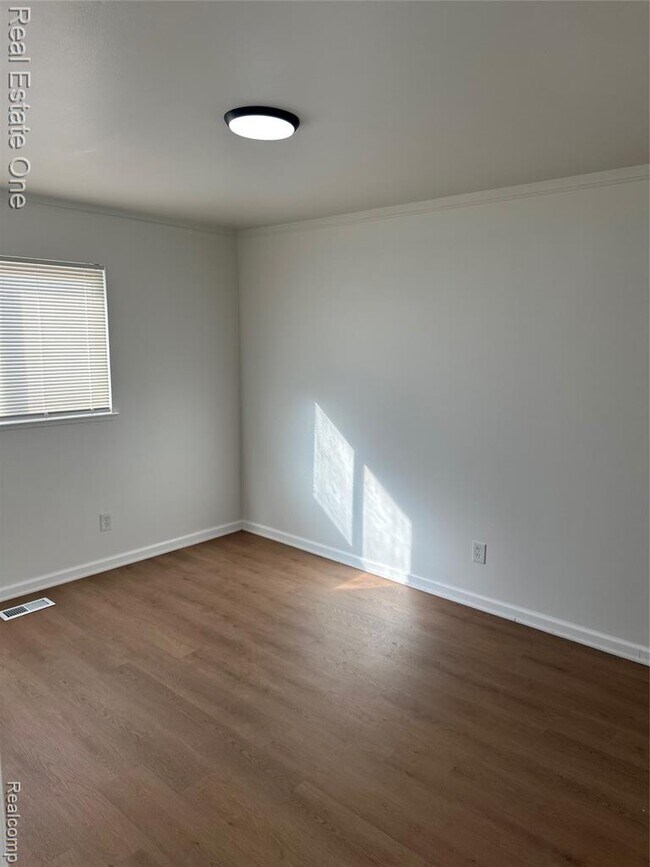 Foto del edificio - 1982 S Ortonville Rd