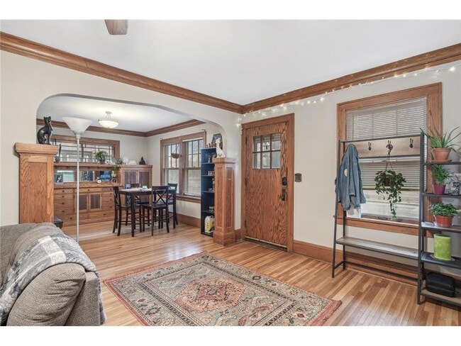 Building Photo - 811 Snelling Ave N