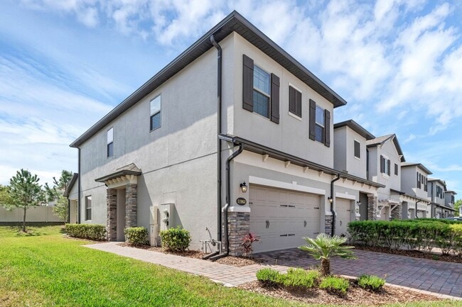 Building Photo - Spacious, Nearly New and Gated 3/2.5/2 Plu...