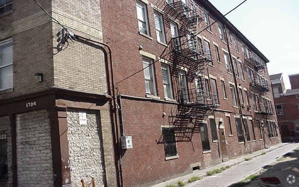 Building Photo - 1526-1528 Pleasant St