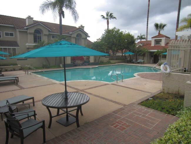 Foto del edificio - 625 Ivywood Ln