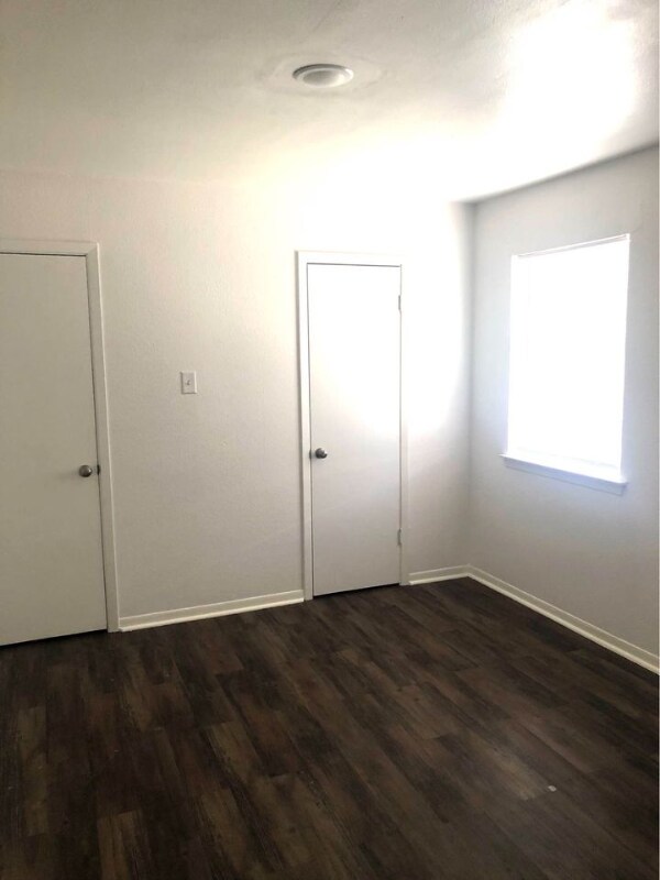 Foto del edificio - 306 N Gilmer St
