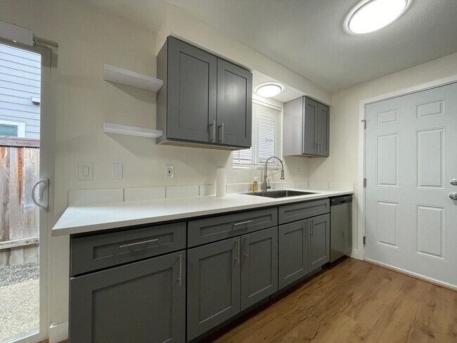 Foto del edificio - Remodeled 3Bd/2Ba Ranch Home in SE Sunnysi...