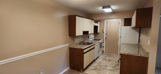Foto del edificio - 1178 Middle Turnpike W