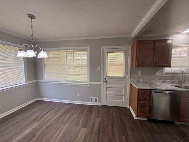 Building Photo - 8280 Chippingham Dr