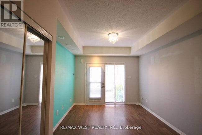Building Photo - 250 Sunny Meadow Blvd