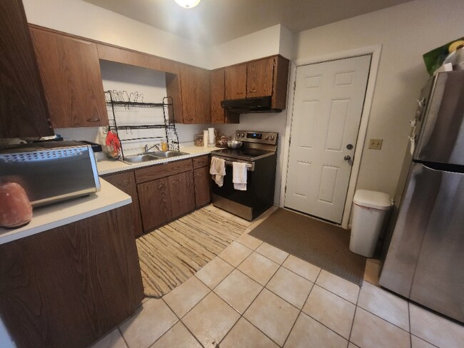 Building Photo - 1305 Buena Vista Dr