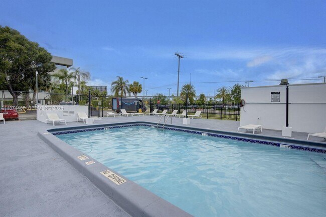 Foto del edificio - 16450 NW 2nd Ave