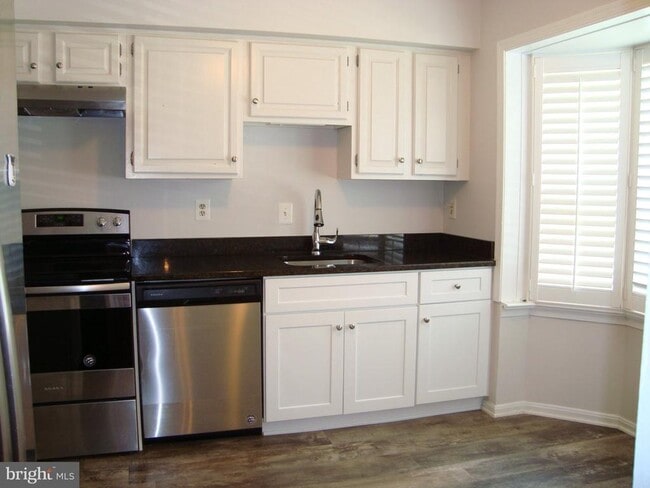 Foto del edificio - 7813 Heatherton Ln