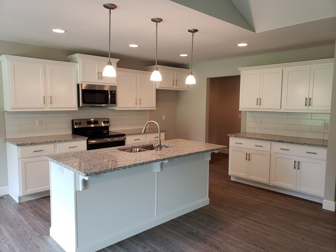 Primary Photo - Hickory Valley Luxury w/ Ultra Open Floor ...