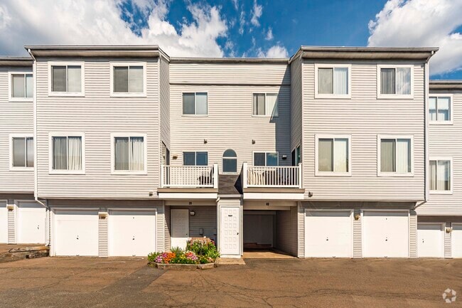 Building Photo - 39 Staffordshire Commons Dr
