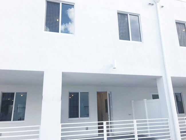 Building Photo - 10229 NW 64th Ter