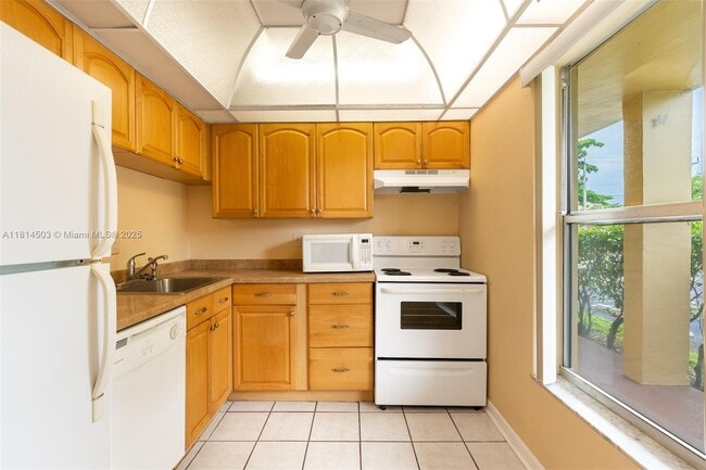 Foto del edificio - 5830 NW 64th Ave