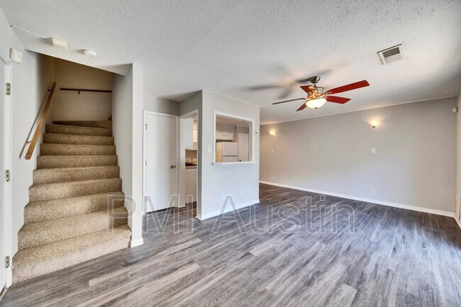 Building Photo - 2800 Skyway Cir