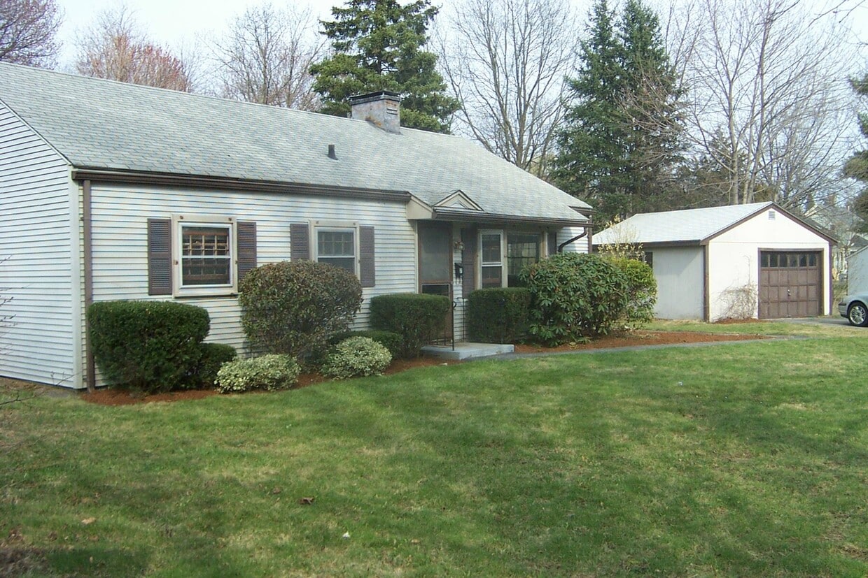 House with garage - 7 Shepherd Rd