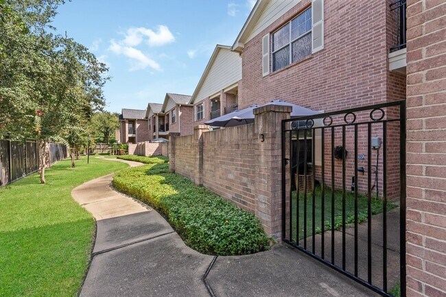 Foto del edificio - 2865 Westhollow Dr