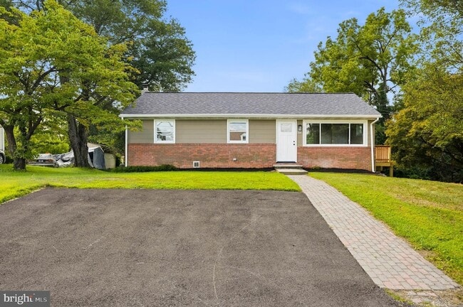 Building Photo - 8643 Ridge Rd