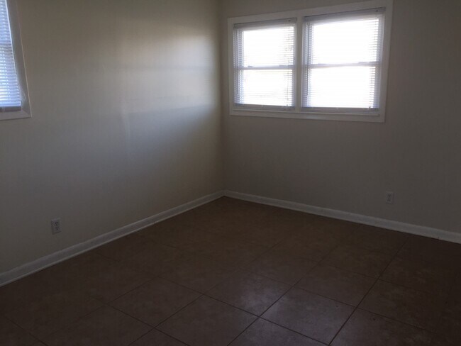 Foto del edificio - 13605 Greystone Ave