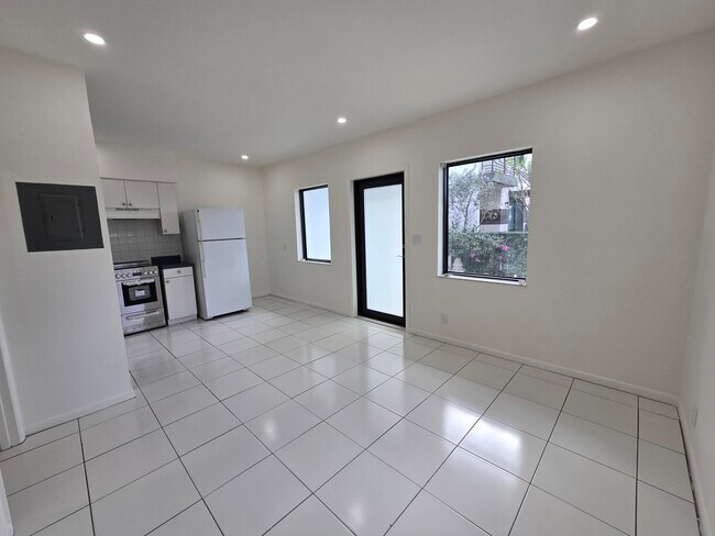 Foto del edificio - 3720 Morton Ave