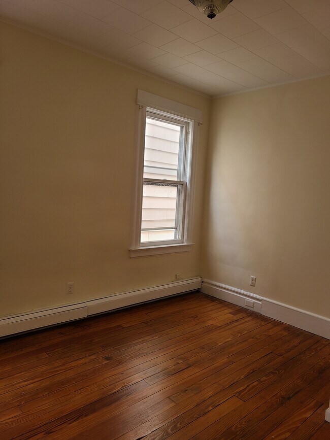 Building Photo - 367 E Kinney St