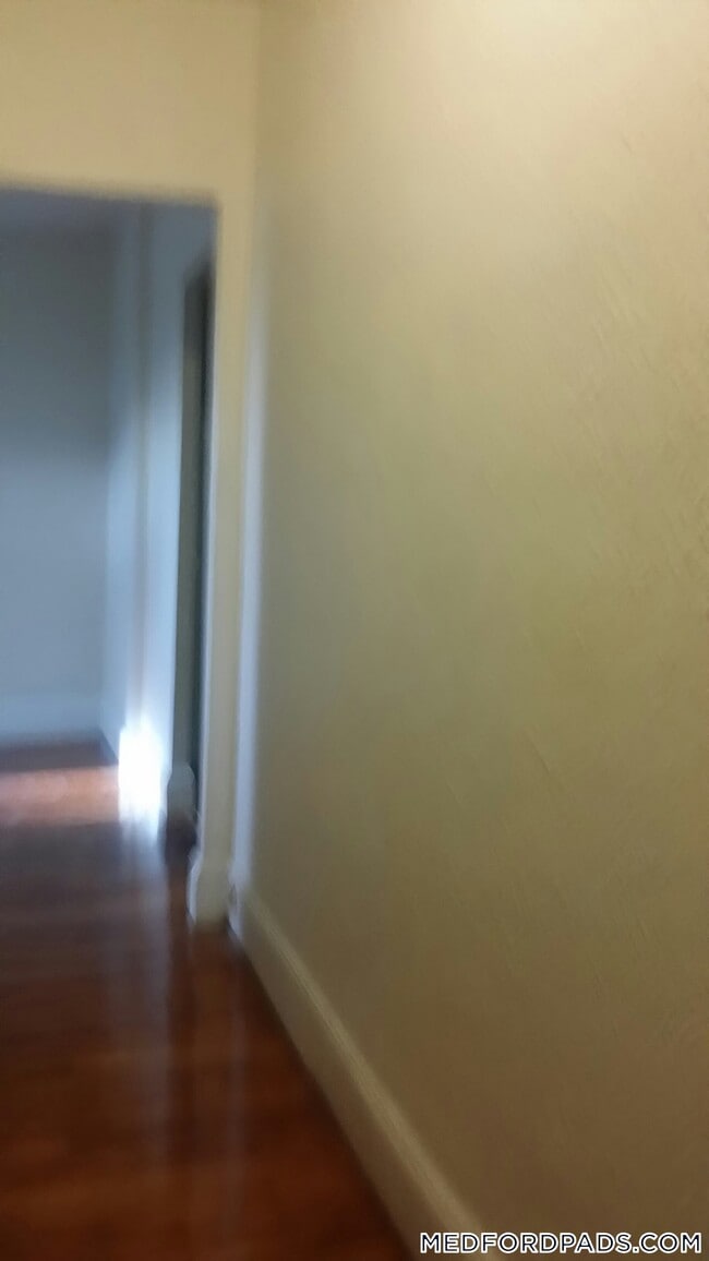 Building Photo - 53 Fellsway W