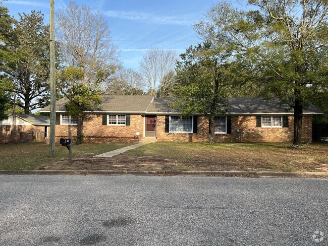 Building Photo - 1950 Highland Forest Dr