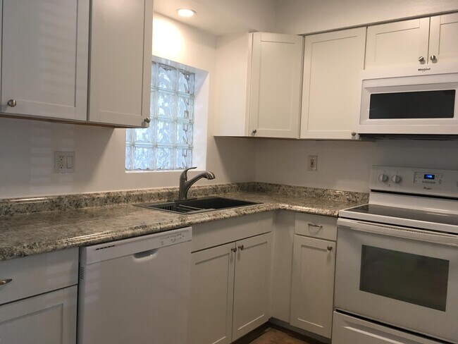 Building Photo - 772 Bywood Dr NE