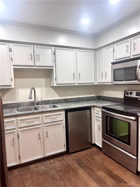 Foto del edificio - 705 Lago Ct