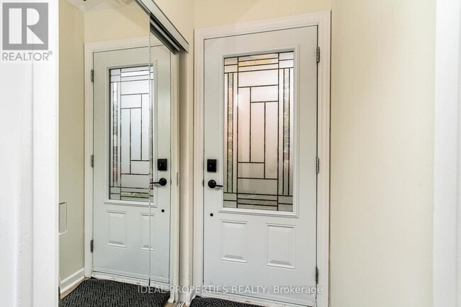 Photo du bâtiment - 2034 Saunderson Dr