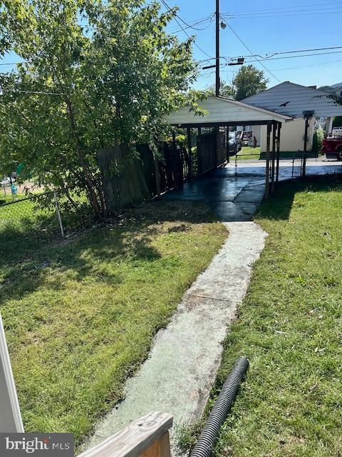 Building Photo - 215 Elder St