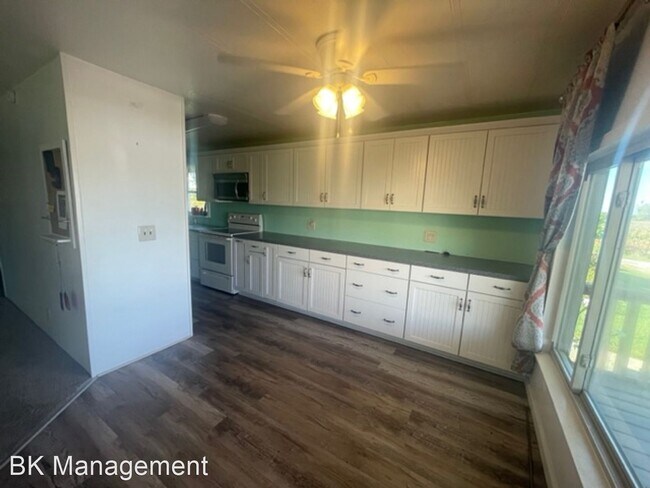 Foto del edificio - 5 br, 2 bath House - 7554 S. 1050 E.