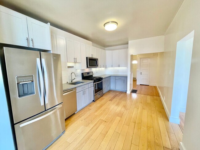 Building Photo - 2BR/1BA PANO Views from Top Telegraph Hill...