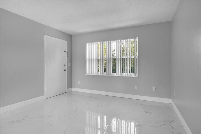 Foto del edificio - 5325 Curry Ford Rd