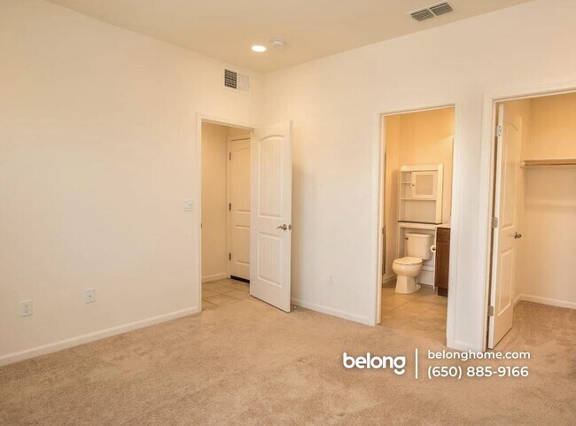 Building Photo - 39872 Sawyer Terrace