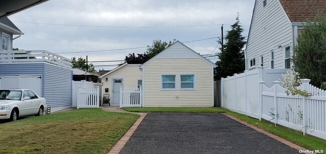 Building Photo - 45 Marina Rd