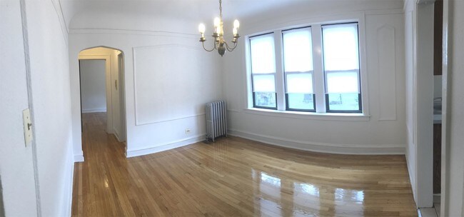 Building Photo - 1533 W 83rd St
