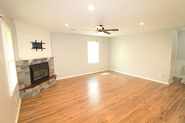 Foto del edificio - Remodeled 2 Bedroom with a covered porch!
