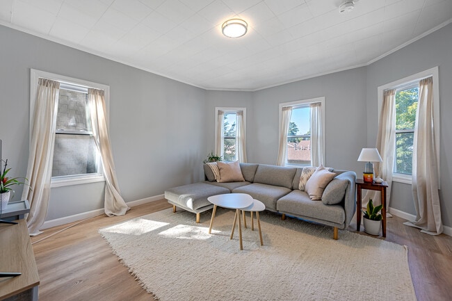 Building Photo - 30 Hooper St