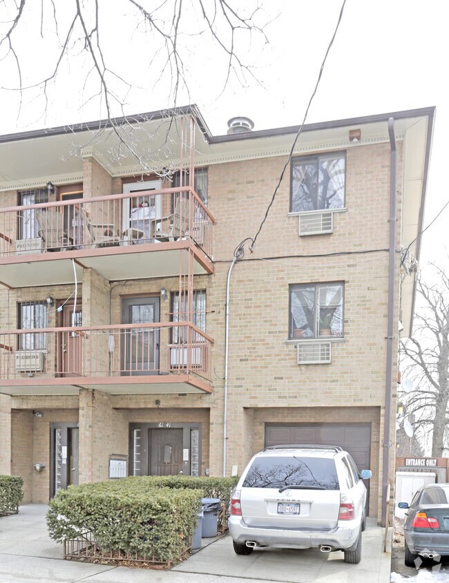 Foto del edificio - 61-41 168th St