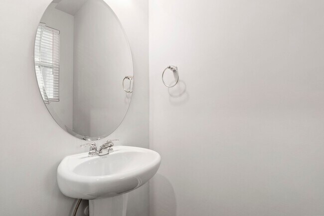 Foto del edificio - Bright & Beautiful! Modern 3-Bedroom Townh...