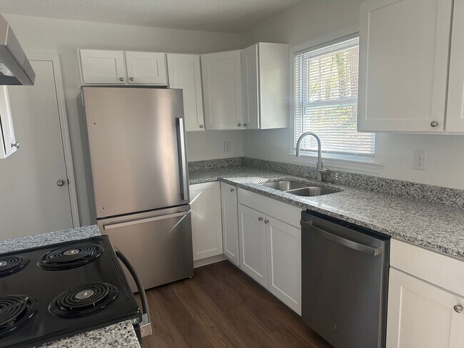 Building Photo - Enjoy Modern Living in This Beautifully Updated 3BR, 1.5BA Durham Home!