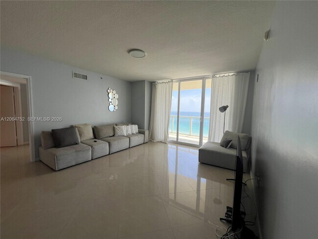 Foto del edificio - 16699 Collins Ave