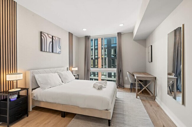 Building Photo - 901 Canal St