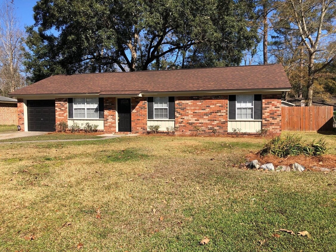 Primary Photo - 3 Bedroom/2Bath Home Located In The Heart ...