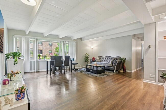 Foto del edificio - 2142 W Rosemont Ave